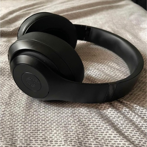 Beats Studio 3s (Black) - Picture 4 of 6